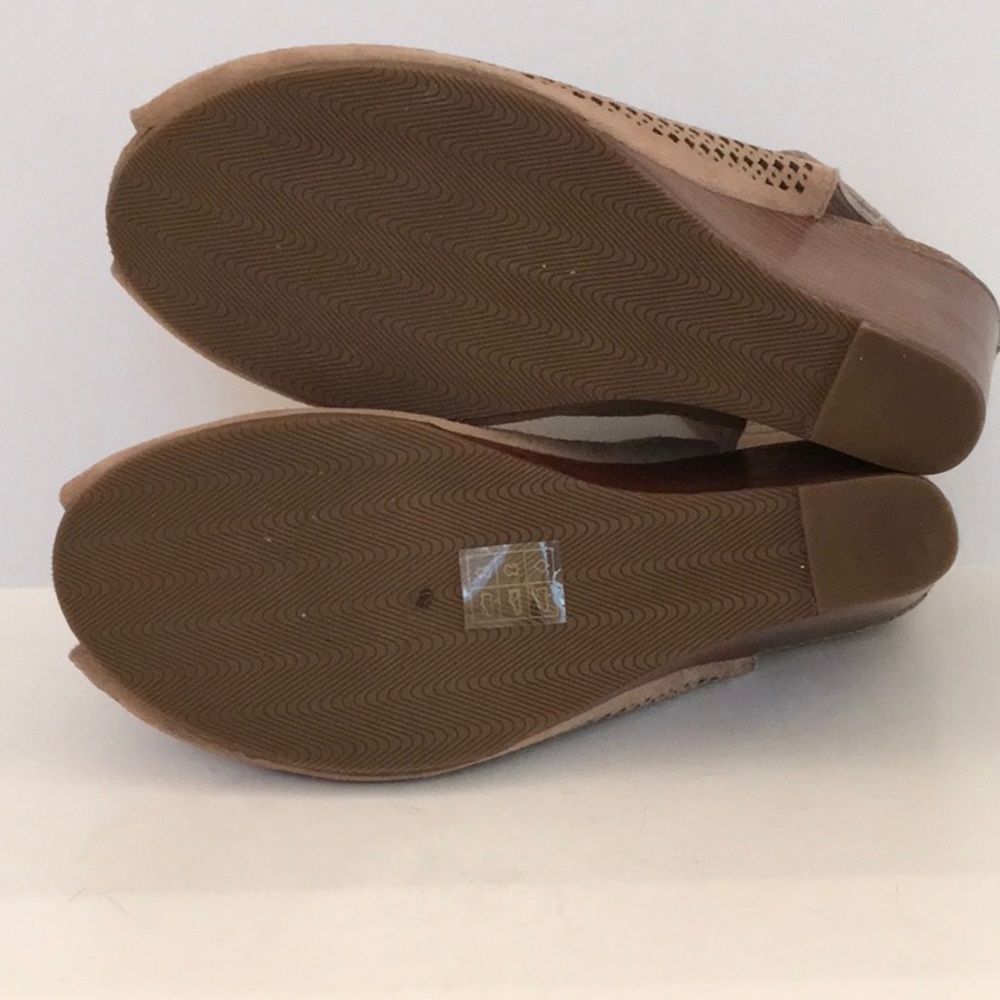 Sudini “Aly” Taupe Sling Back dress Wedge Perforated Suede Sandal Sz 10 NIB - Picture 10 of 15